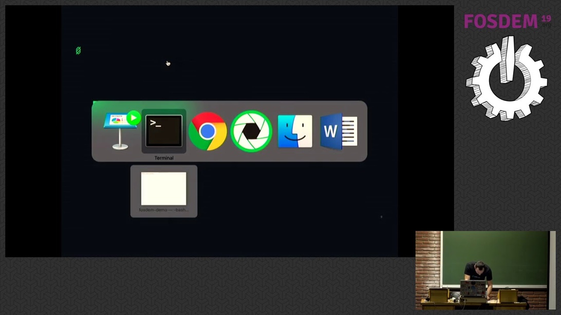 En skärmdump från FOSDEM som visar en docka/startfält med programmeringsverktyg inklusive Terminal, Chrome, en fotoapp, Finder och kontorsapplikationer på vad som ser ut som ett Mac-skrivbord.